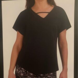 Tranquility V-neck tee